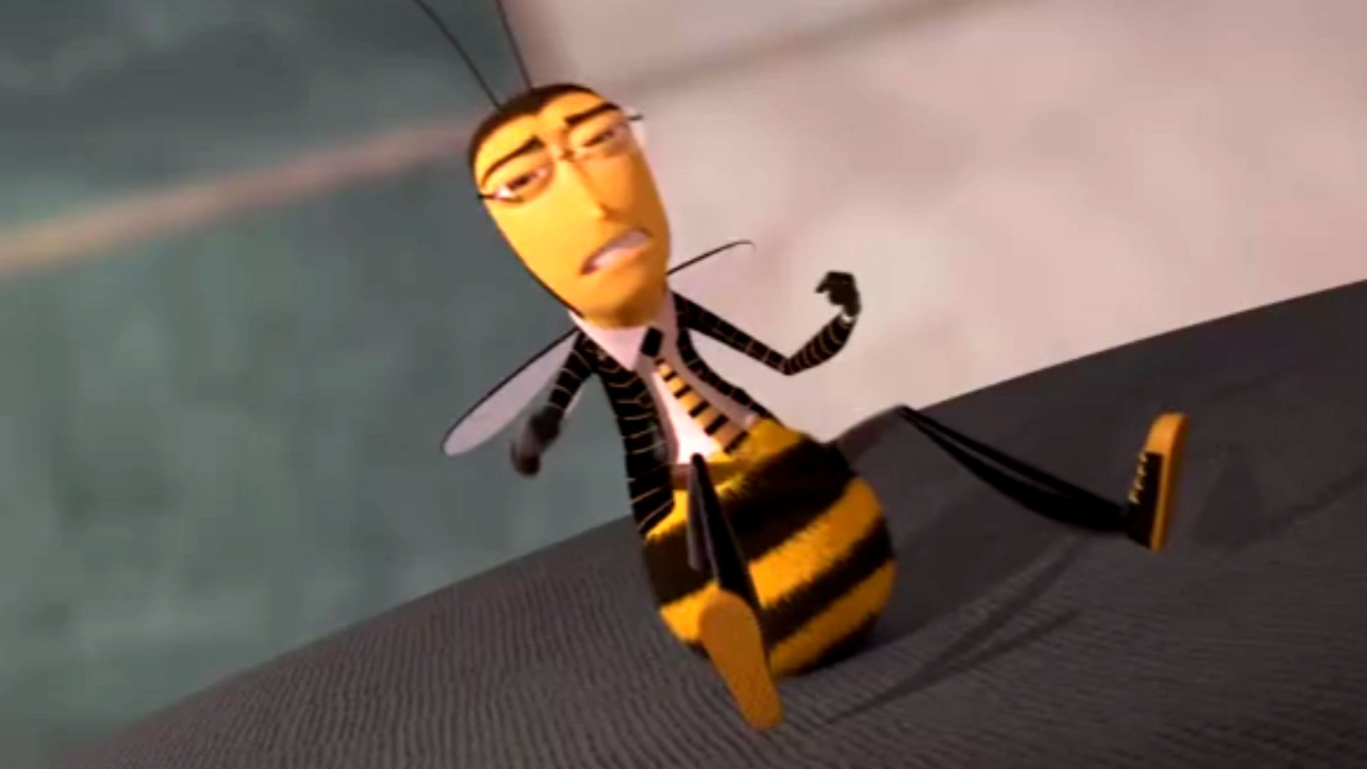 Би муви 2007. Лэйтон т. Монтгомери Bee movie. Би муви медовый заговор Лейтон Монтгомери. Монтгомери из би муви медовый заговор. Би муви машина.