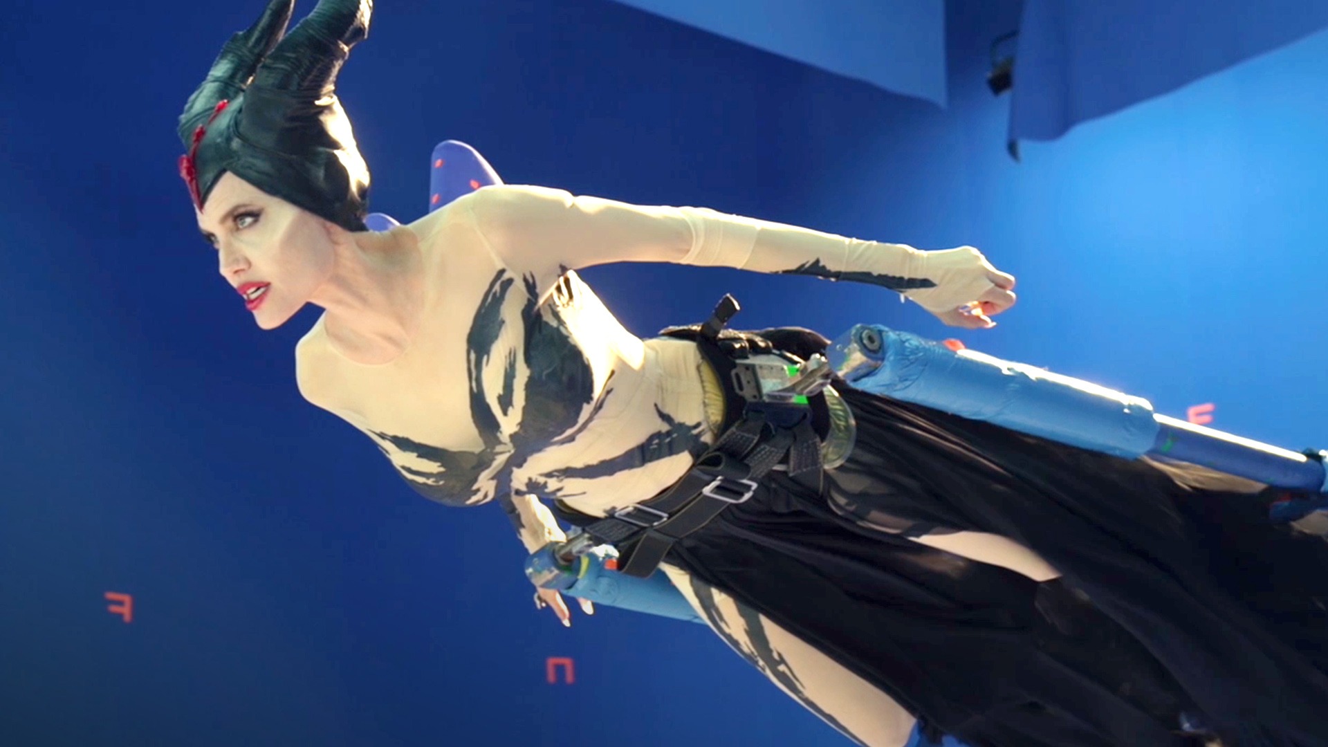 Maleficent: Mistress of Evil: Exclusive Behind the Scenes - Flying the Fey  - Trailers & Videos